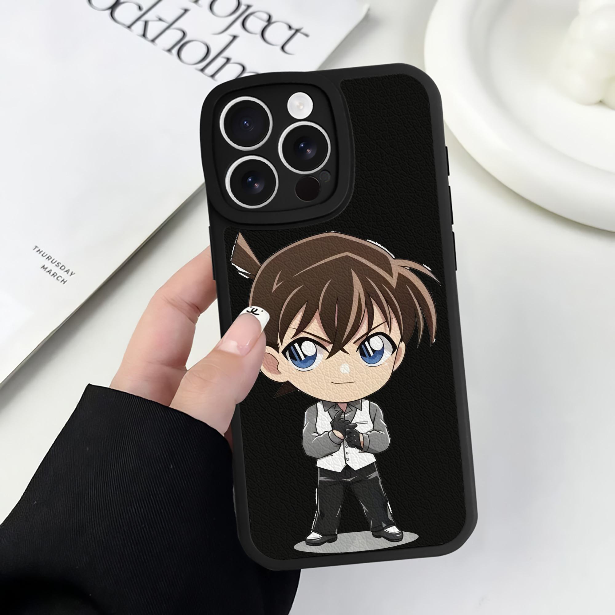 （画像用） 名探偵コナン 江戸川 コナン Detective Conan Conan Edogawa 【iPhone 16シリーズ対応】シリコンスマホケース（レザー調） 材質：シリコン